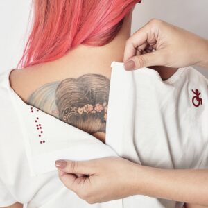 Camiseta Cecília com abertura nas costas