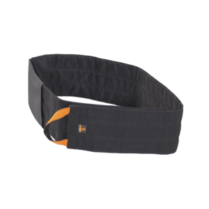 Visão superior do cinto para a cadeira de rodas em velcro na cor preta e detalhes em laranja.